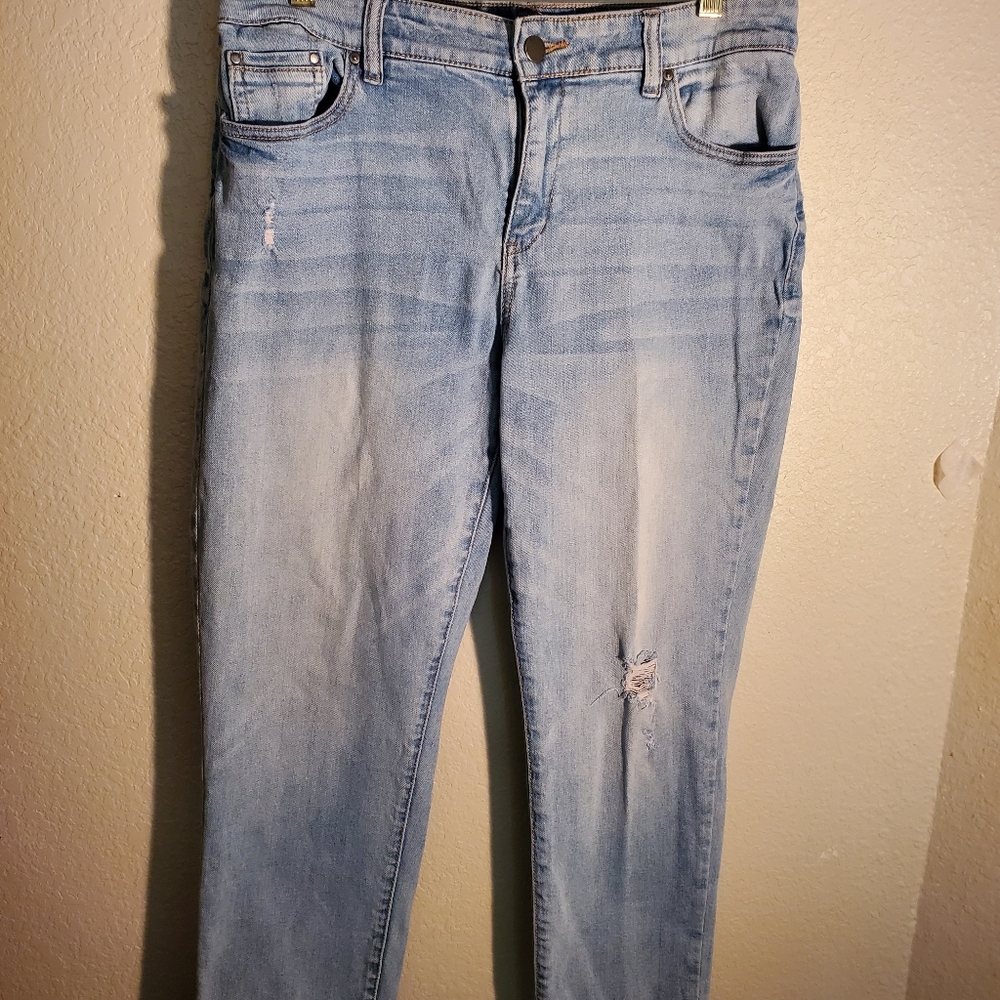 👖CHICOS PLATIUM DISTRESSED DENIM SKIMMER JEANS 1 EUC